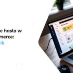 bezpieczne zarządzanie hasłami w WooCommerce przedstawione jako laptop z panelem sklepu, kłódką i telefonem z menedżerem haseł na biurku